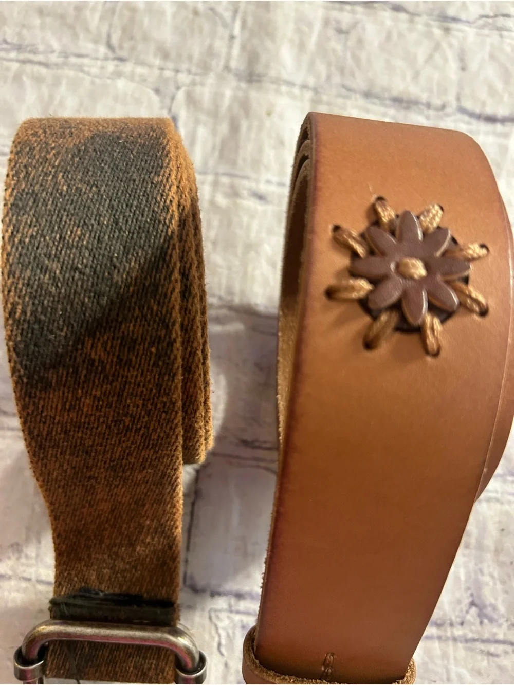 J.JILL GENUINE LEATHER FLORAL BROWN BRASS COLOR BUCKLE & BROWN DISTRESSED BELT
